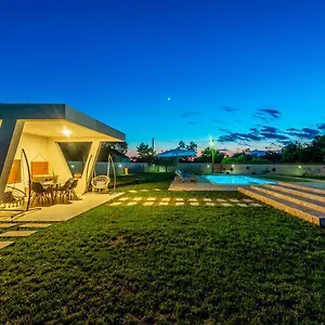 Ferienhaus S&i Peaceful With Pool & Jacuzzi, Galovac (Zadar)