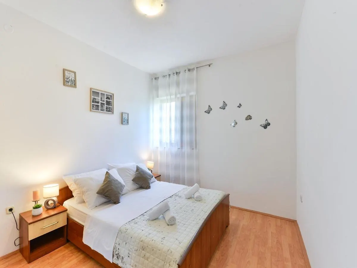 Holiday Home Antonia With Pool Galovac