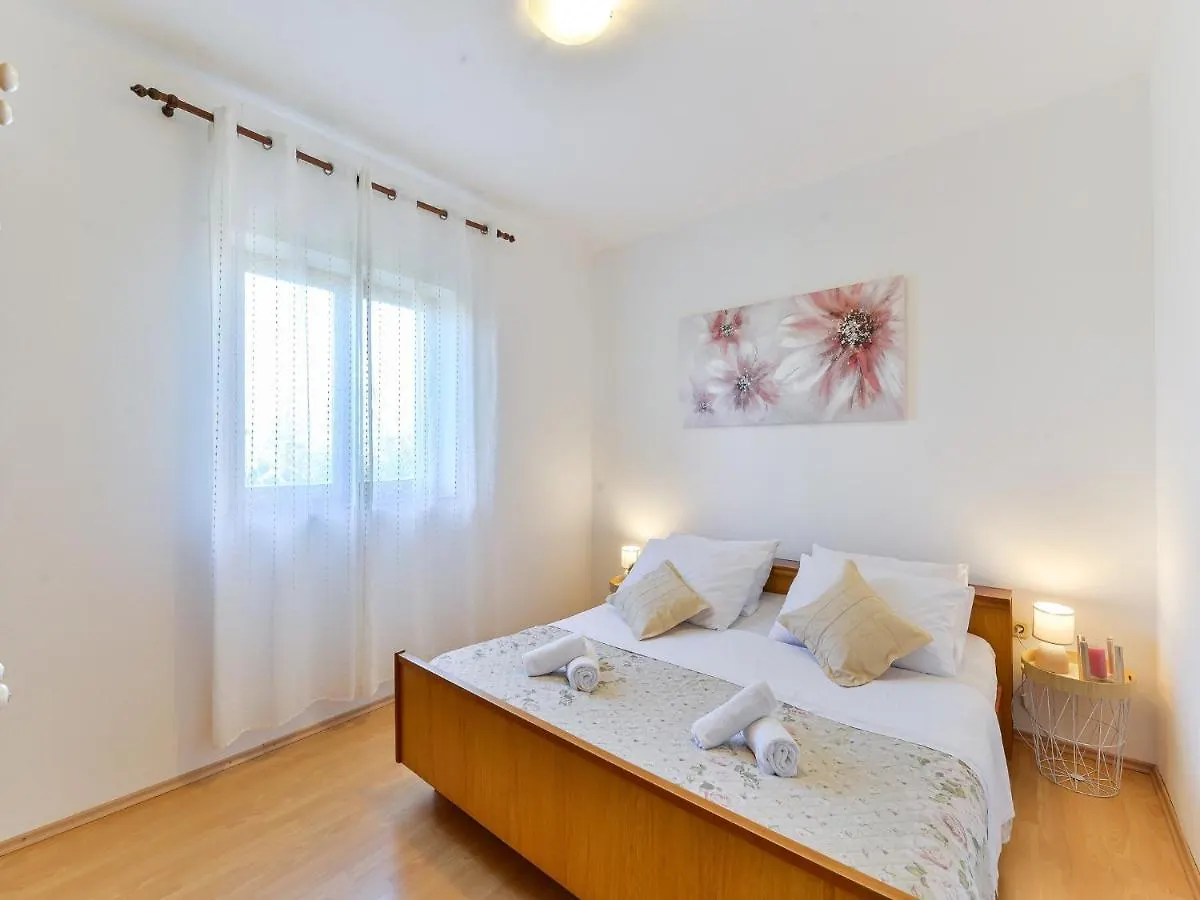 Holiday Home Antonia With Pool Galovac  0*, Galovac (Zadar)