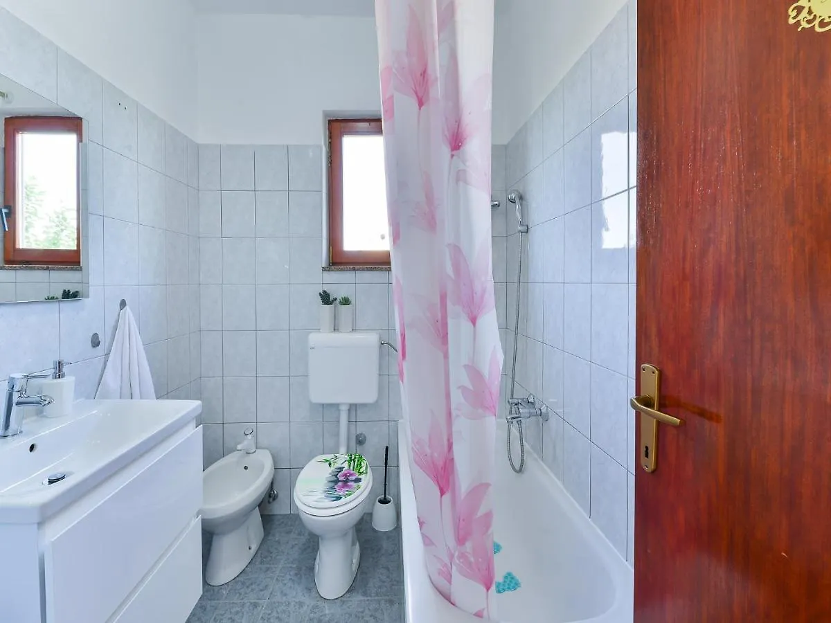 Holiday Home Antonia With Pool Galovac