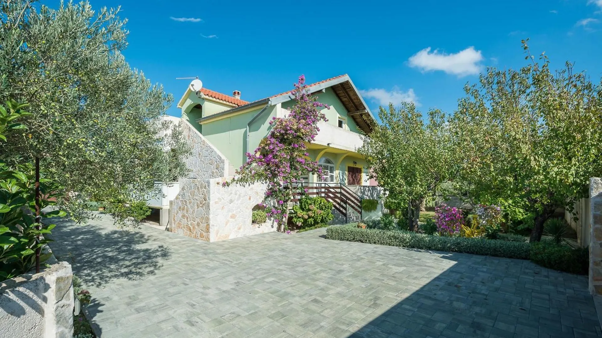 Holiday Home Antonia With Pool Galovac
