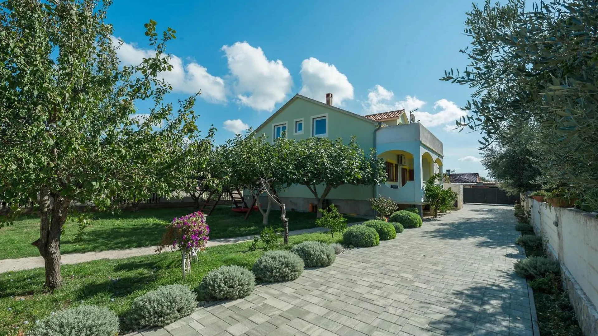 Holiday Home Antonia With Pool Galovac